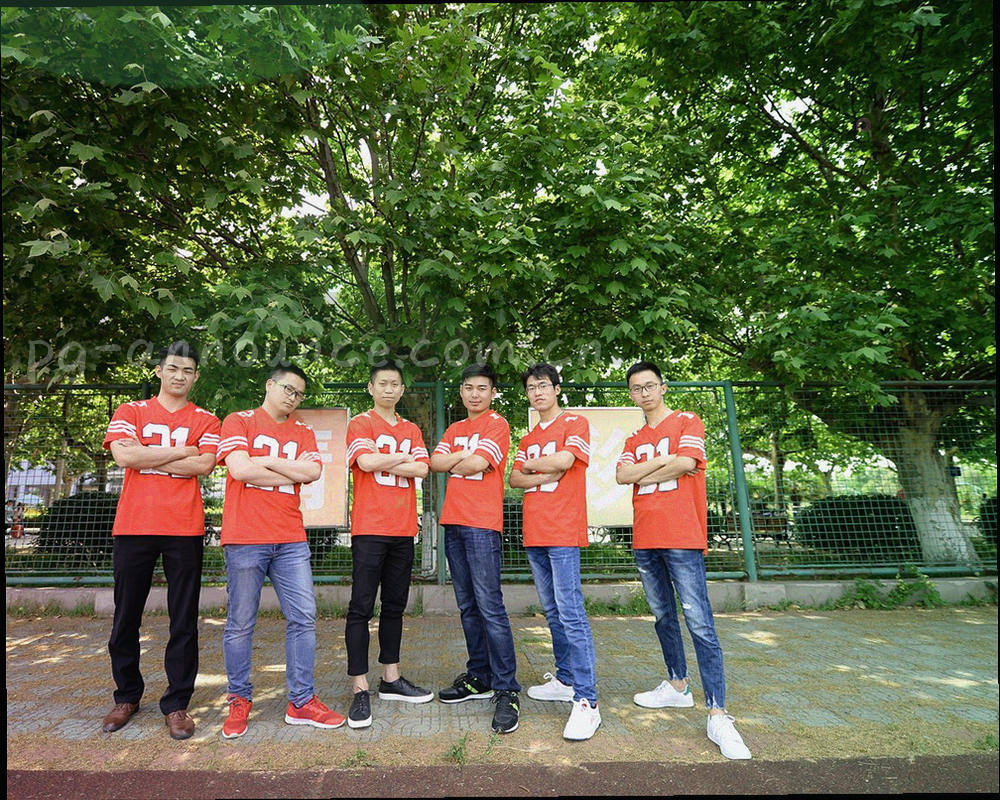 公告从撰稿到批次上线的纵向流程示意图，标出四个环节的顺序